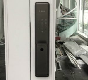 780xam1 KHÓA CỬA VÂN TAY BOSCH FU750 EU MÀU ĐEN