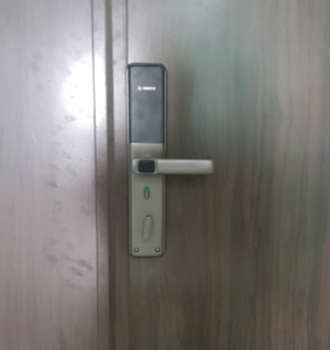 khoa van tay bosch id 30bkb 4 1 Khóa cửa điện tử Bosch ID-30BKB màu đen
