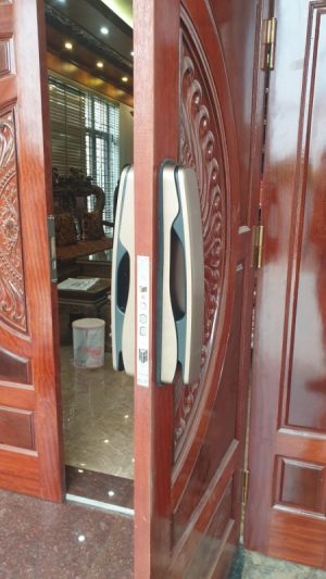 z2267198064039 3106776405820373d3a66dd229a6bfe5 Khóa cửa vân tay BOSCH EL800AK