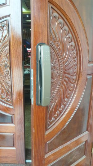 z2267198069283 8444f2bf49993505b4a45c70fa249781 Khóa cửa vân tay BOSCH EL800AK