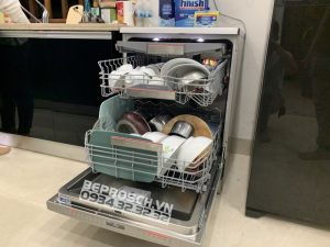 z3170577423093 0ace4f0f568d02a1f85e4a2055efc7aa Máy Rửa Bát Bosch SMS46MI07E HÉ CỬA VÀ RỬA TRÁNG