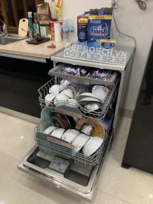 z3170577553945 6d3f7df92738309e9509321e0fd5feed Máy Rửa Bát Bosch SMS46MI07E HÉ CỬA VÀ RỬA TRÁNG